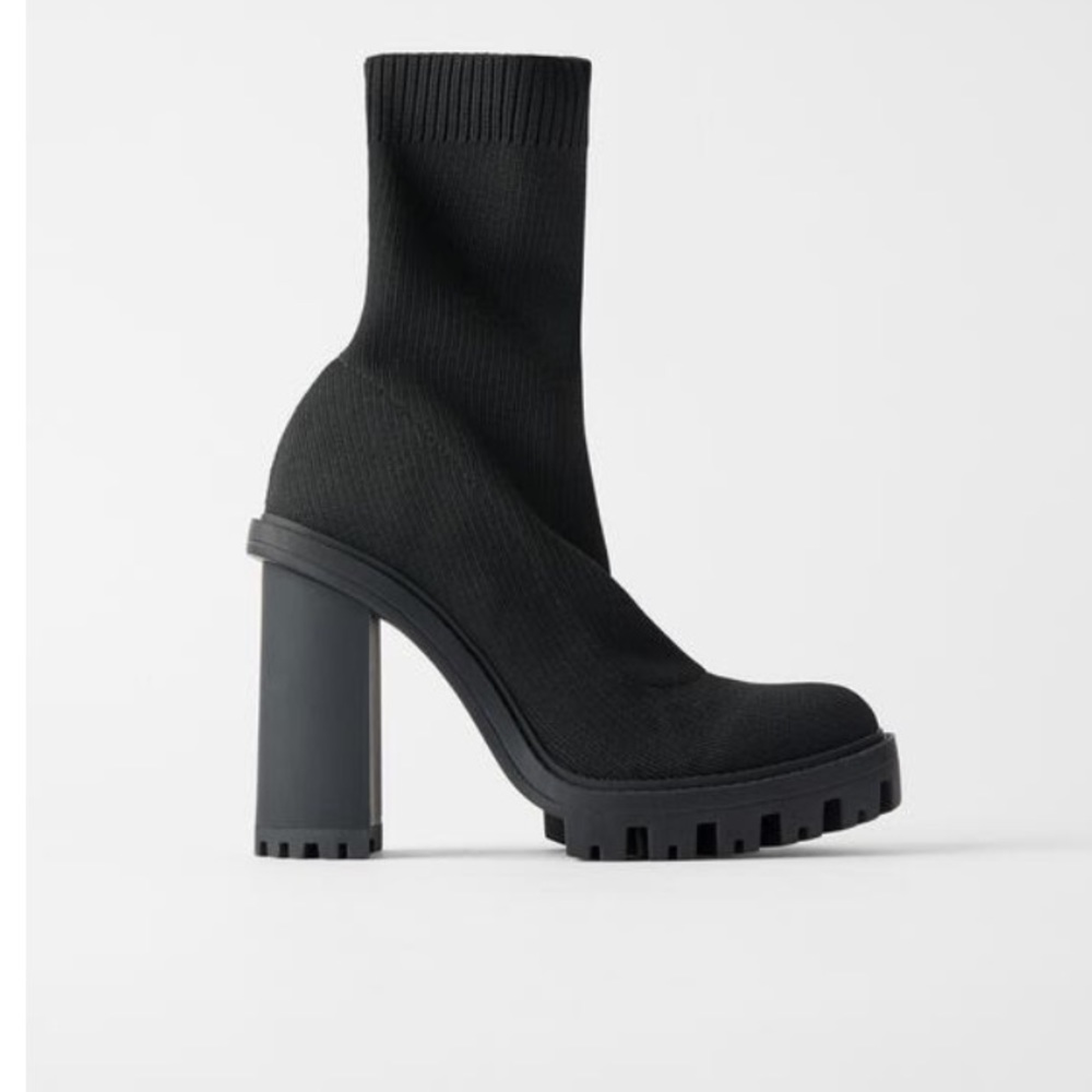 LIKE NEW Zara Black SOCK STYLE HEELED ANKLE BOOTS WITH LUG SOLES Square Heel